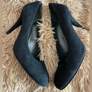 Stuart wietzman classy round toe pumps